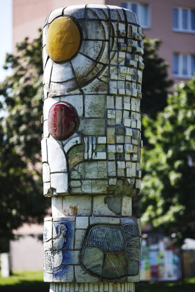 plastika - 17. listopadu, Klášterec